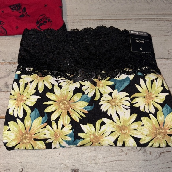 Torrid 2-Pair Of Thongs Size 4X (26) NWT! - Picture 3 of 11